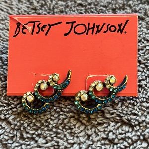 Betsey Johnson Wave studs